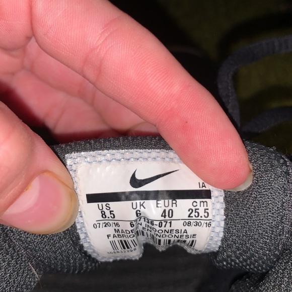 Nike women’s grey and gold running shoes - Picture 2 of 3